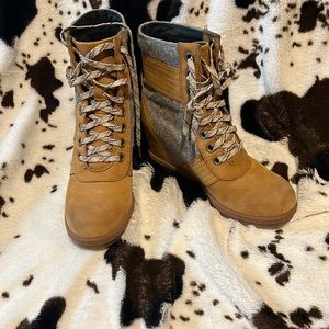 Sorrel tall light leather boots